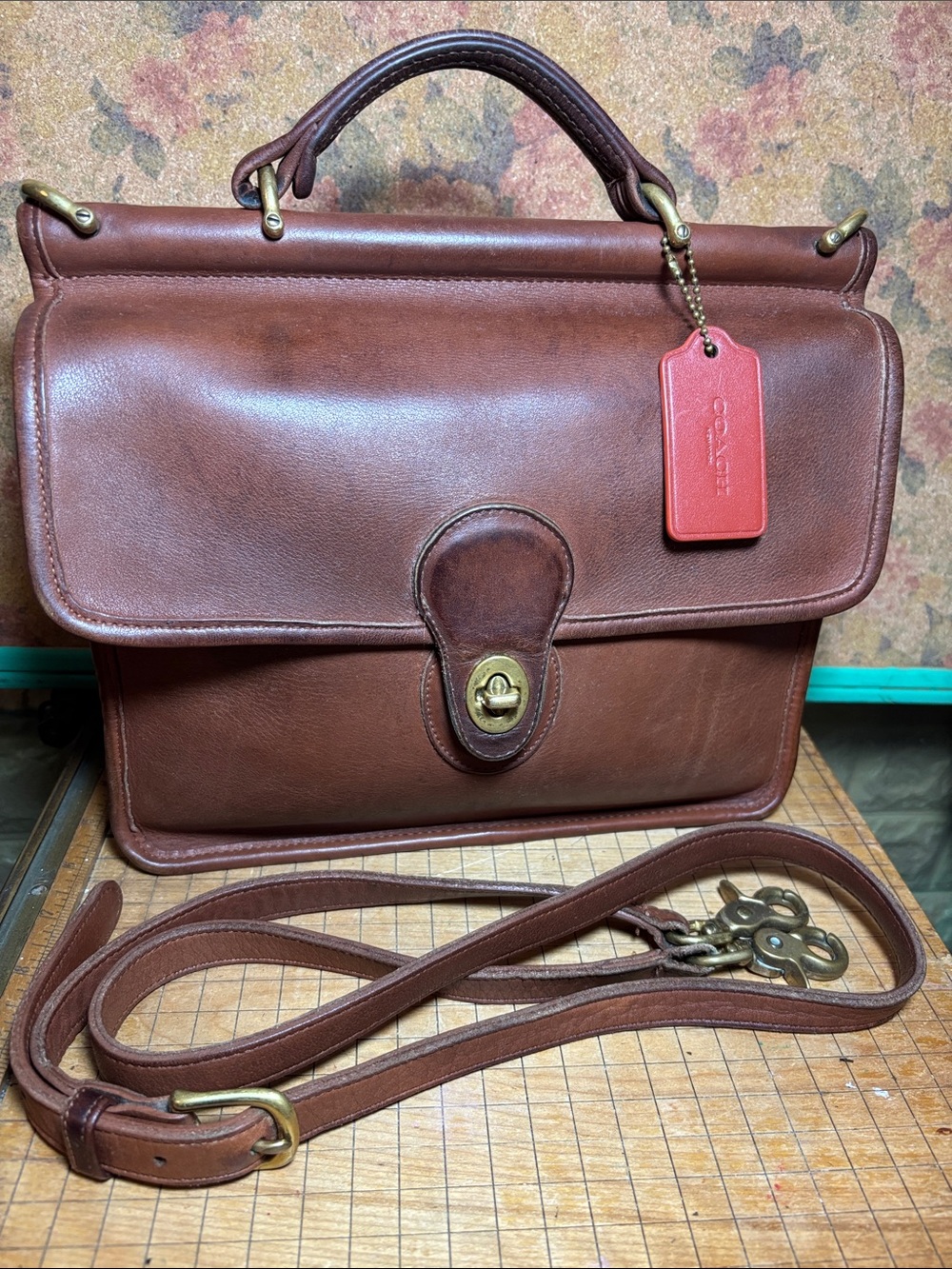Coach Willis British Tan Vintage Leather Bag Adj Shoulder Strap Orange Hang Tag